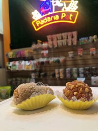 Cajuzinho e brigadeiro